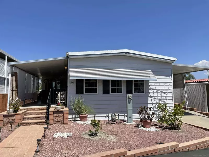 245 W Bobier Dr #SPC 29, Vista, CA 92083