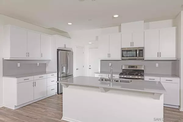 Fallbrook, CA 92028,227 Foliage Place Zutano 307
