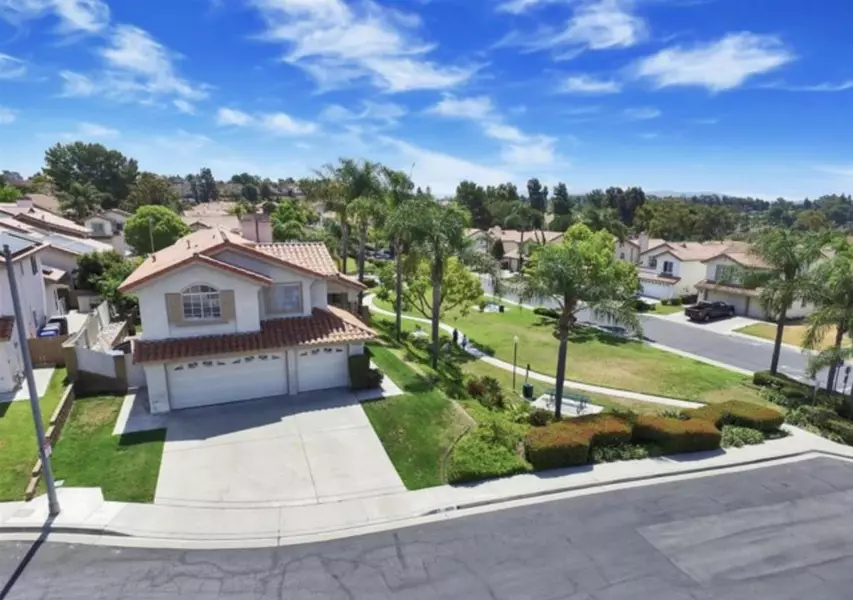 1920 Palermo Ct, Vista, CA 92081