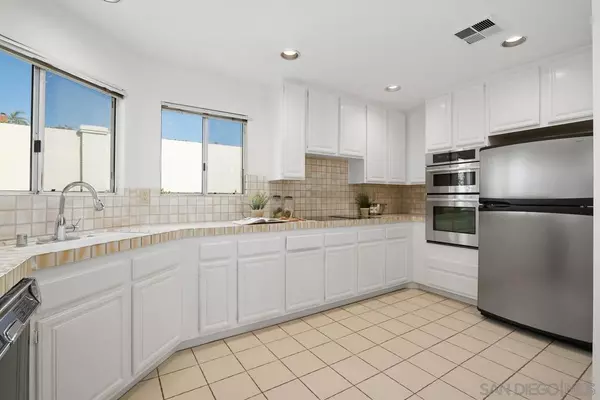 La Jolla, CA 92037,5762 Caminito Empresa