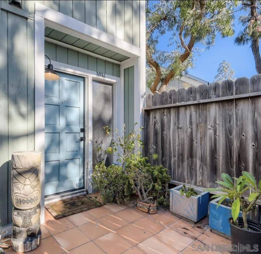 1036 Sea Breeze Dr #4, Costa Mesa, CA 92627