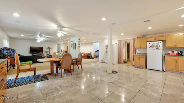 Chatsworth, CA 91311,9933 Glade AVE