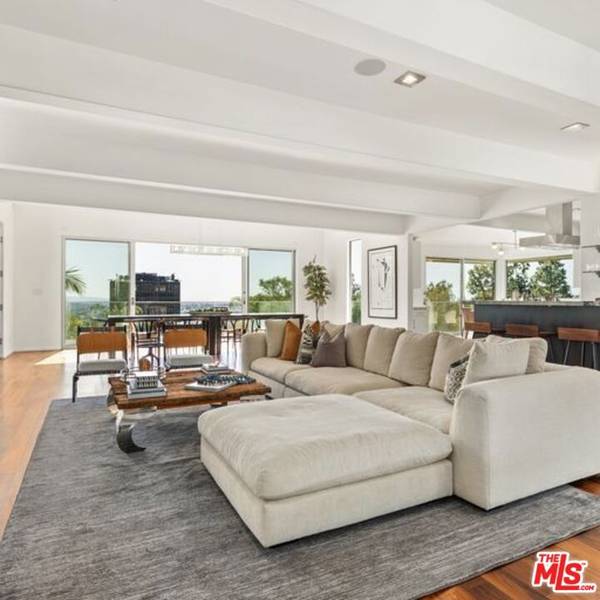 Los Angeles, CA 90069,8954 ST IVES DR