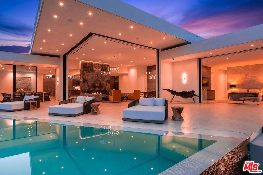 Beverly Hills, CA 90210,2200 Summitridge DR