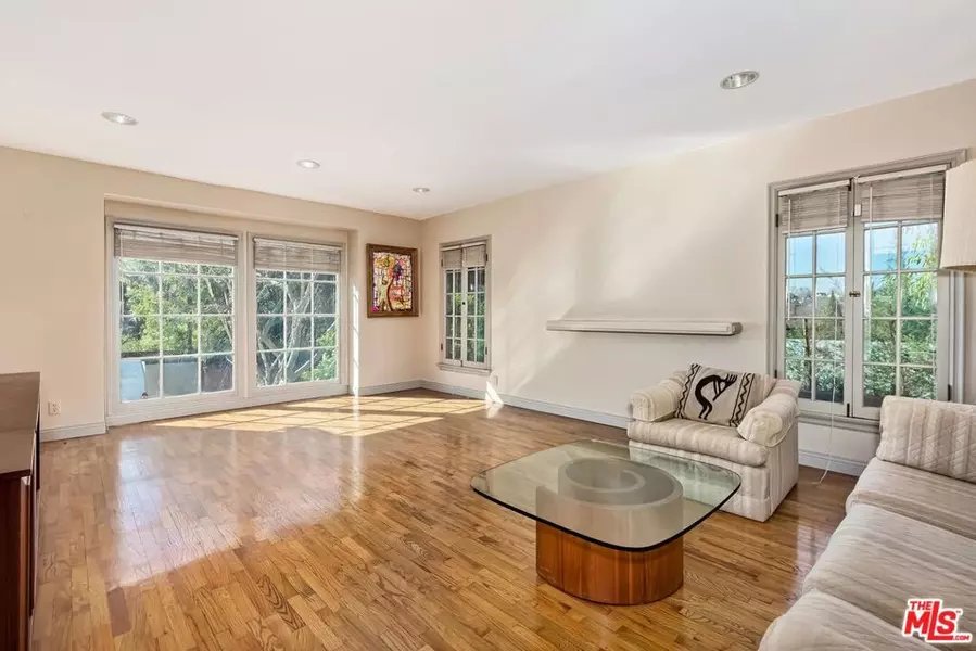 9515 BEVERLYWOOD ST, Los Angeles, CA 90034