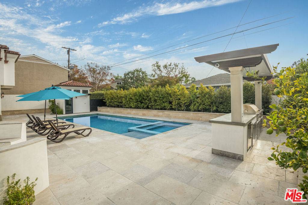 Los Angeles, CA 90045,6390 RIGGS PL