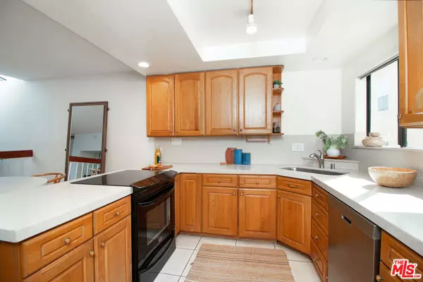Culver City, CA 90232,4150 DUQUESNE AVE #104