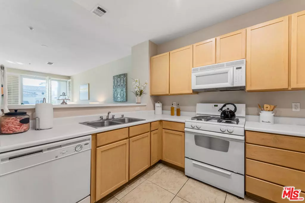 Playa Vista, CA 90094,6400 CRESCENT Pkwy #305