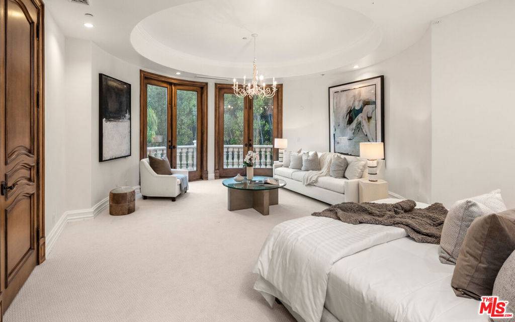 Beverly Hills, CA 90210,1181 LAUREL WAY