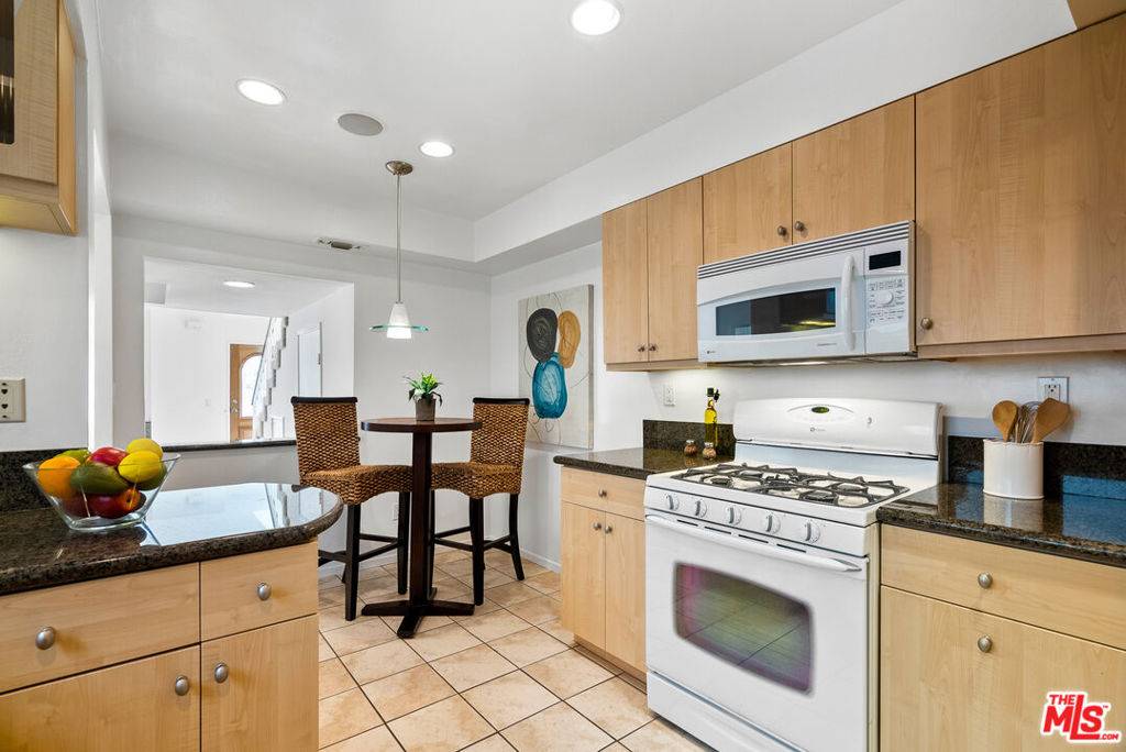 Santa Monica, CA 90405,19 VILLAGE