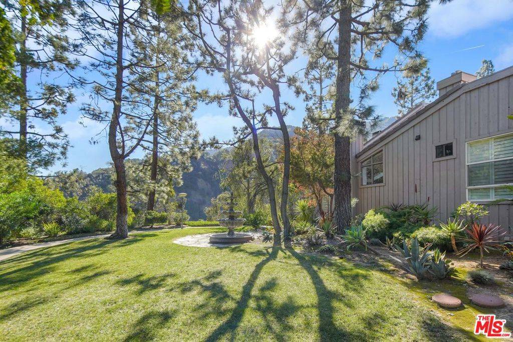 1301 PALISADES DR, Pacific Palisades, CA 90272