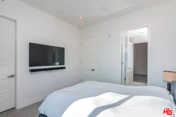 Playa Vista, CA 90094,12690 SANDHILL LN #2