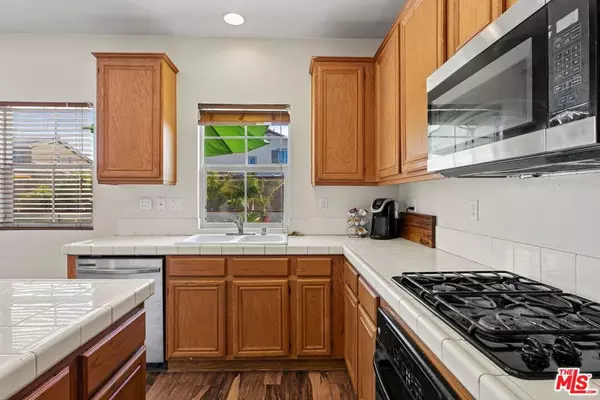 Palmdale, CA 93552,37932 SUNNYVALE LN