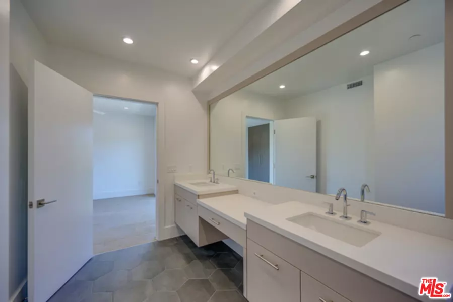 11611 Moorpark ST, Studio City, CA 91602