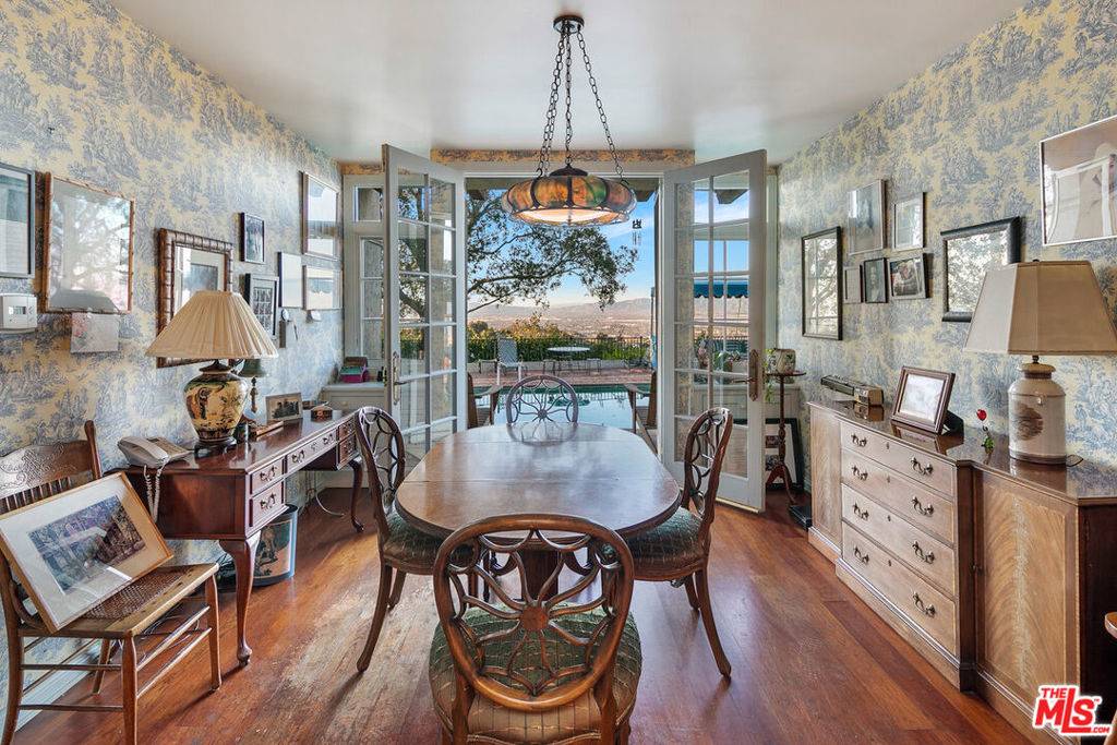 Beverly Hills, CA 90210,9100 HAZEN DR