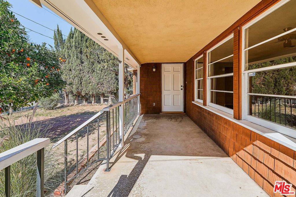 Chatsworth, CA 91311,10208 VASSAR AVE