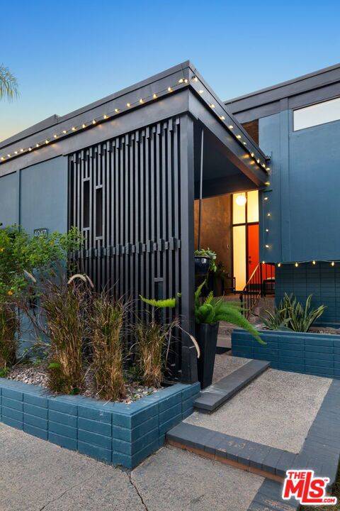 Los Angeles, CA 90065,4047 TROPICO WAY