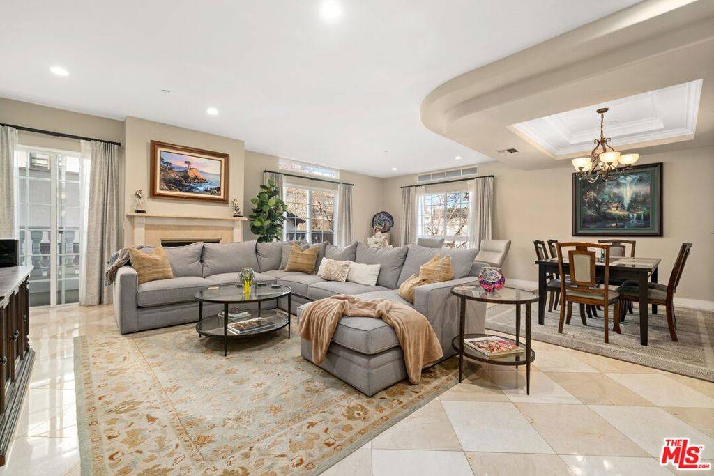Beverly Hills, CA 90212,125 S REXFORD DR #201