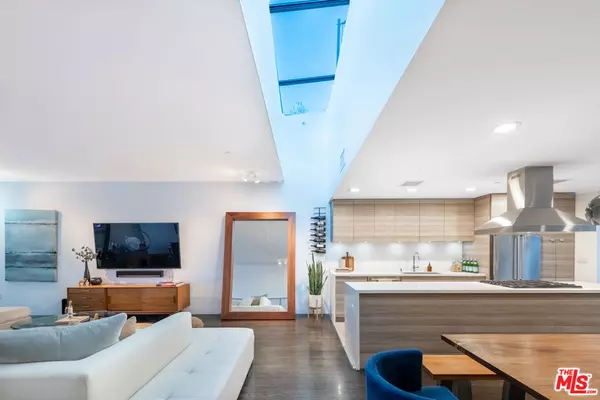 Venice, CA 90291,719 VENICE BLVD