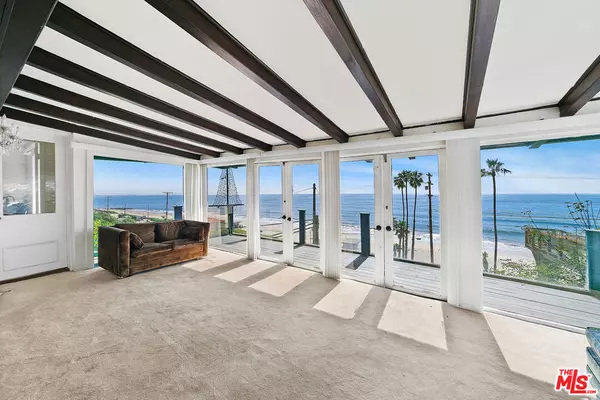 Pacific Palisades, CA 90272,17560 CASTELLAMMARE DR