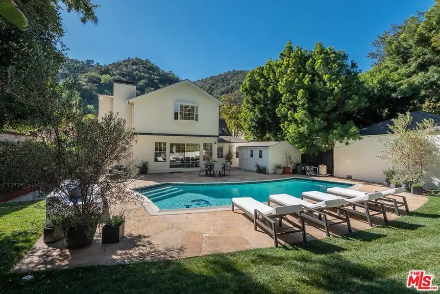 1664 BENEDICT CANYON DR, Beverly Hills, CA 90210
