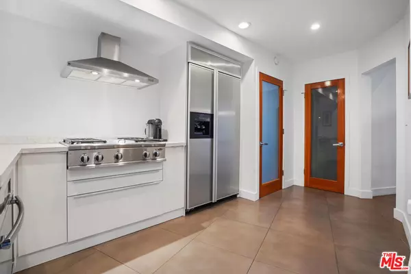 Beverly Hills, CA 90210,1347 BRAERIDGE DR