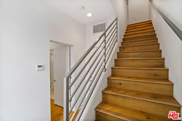 North Hollywood, CA 91601,5005 MORRISON CT