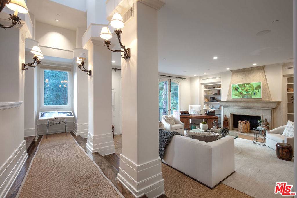 Beverly Hills, CA 90210,1595 Lindacrest DR