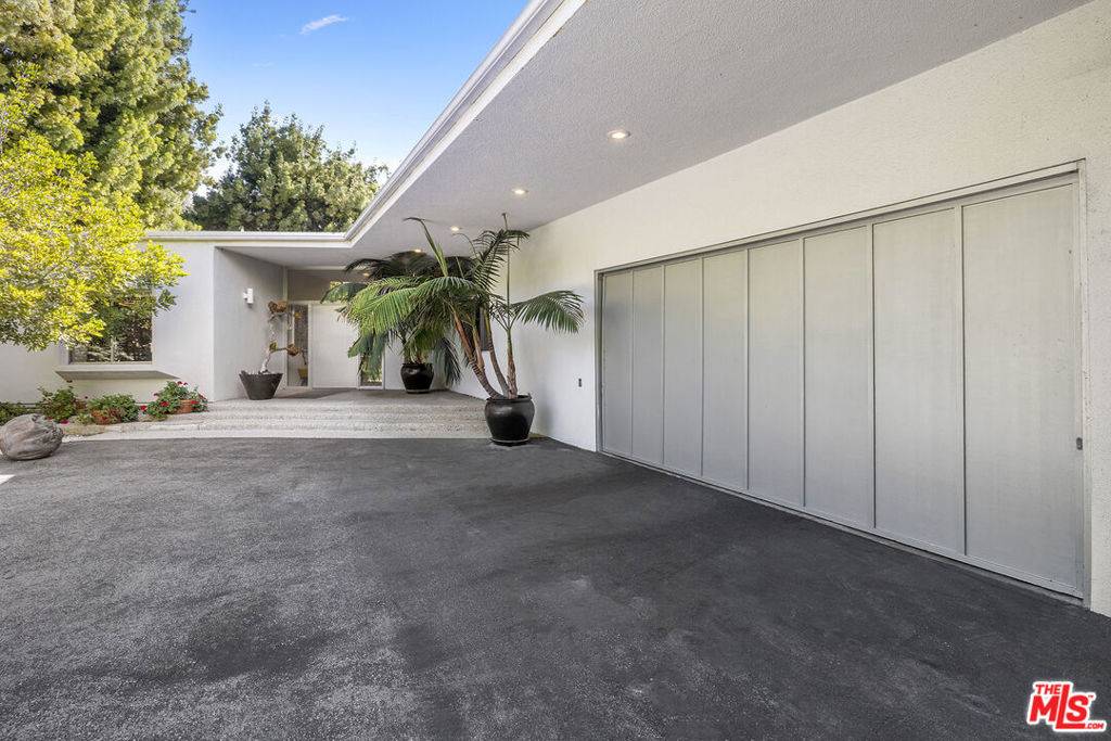 Beverly Hills, CA 90210,9940 LIEBE DR