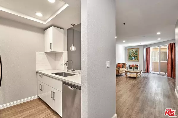 Reseda, CA 91335,19350 Sherman WAY #140