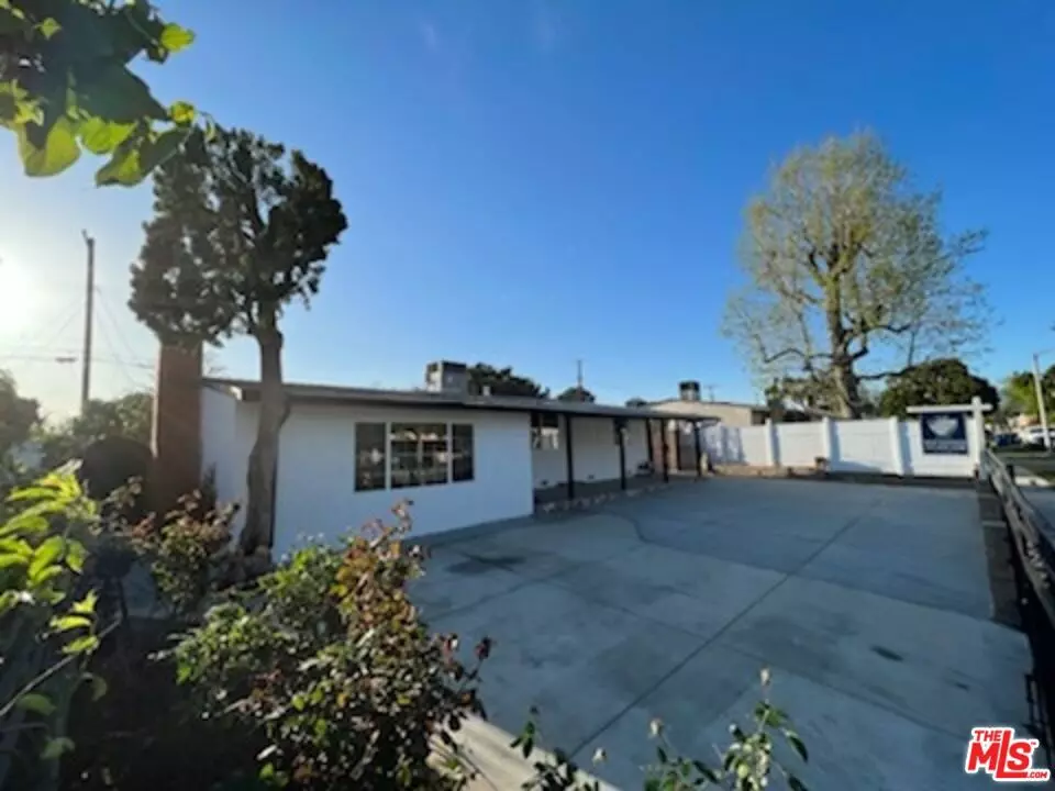 Panorama City, CA 91402,8401 CANTALOUPE AVE