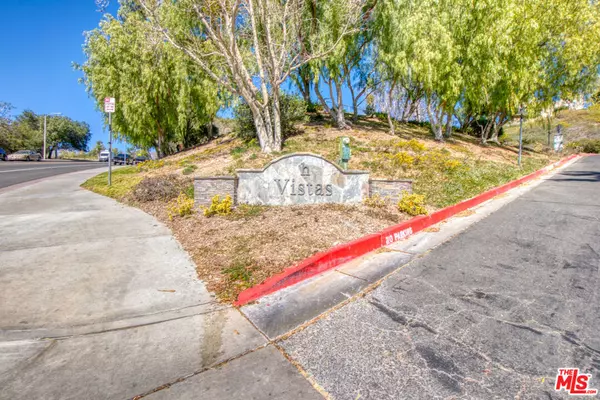 Newhall, CA 91321,21300 TRUMPET DR #201