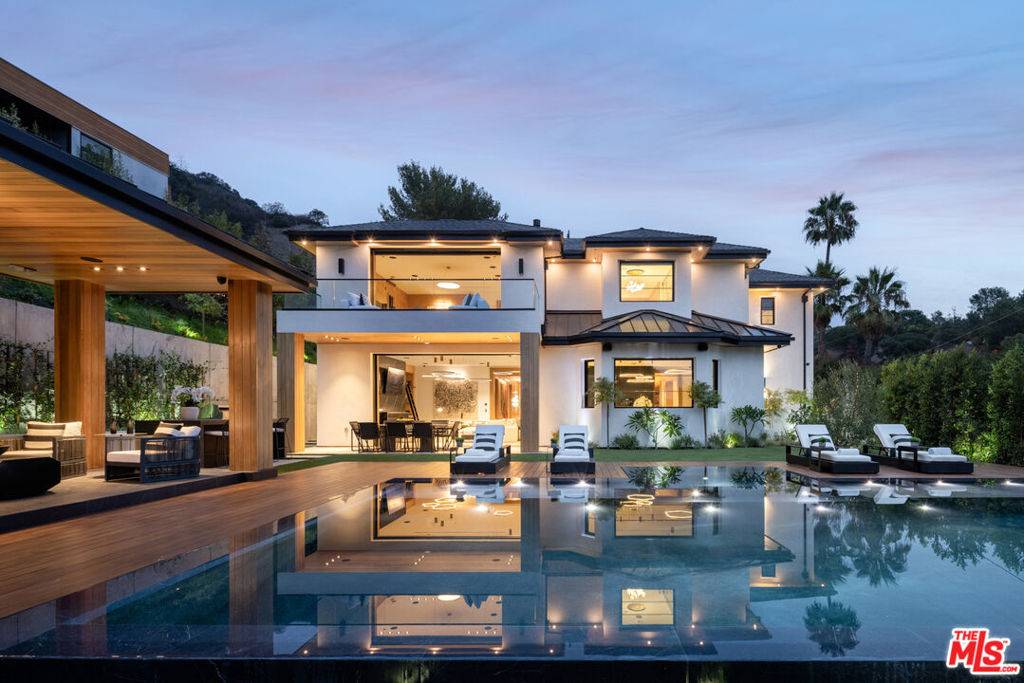 Beverly Hills, CA 90210,9814 Curwood PL