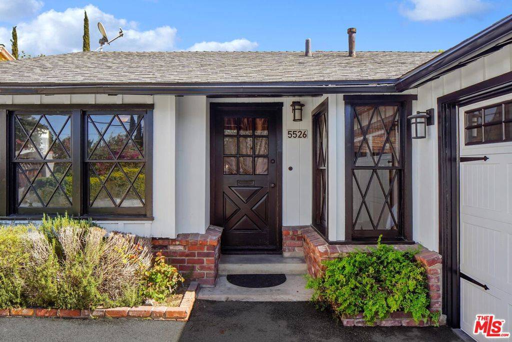 Valley Village, CA 91607,5526 RHODES AVE