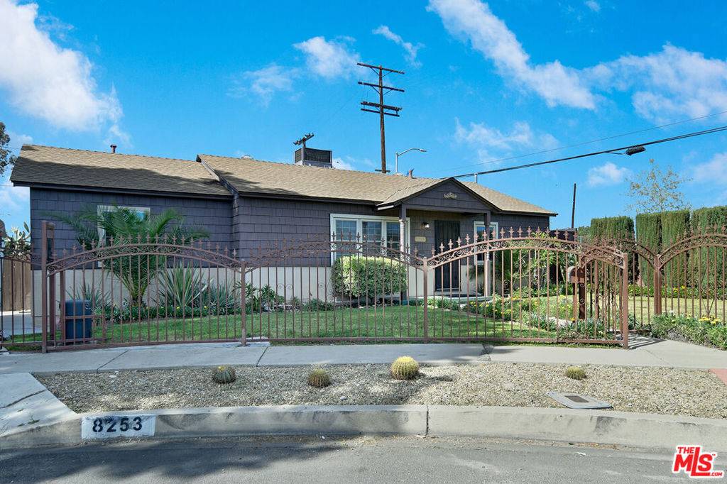 North Hollywood, CA 91605,8253 N BEEMAN AVE