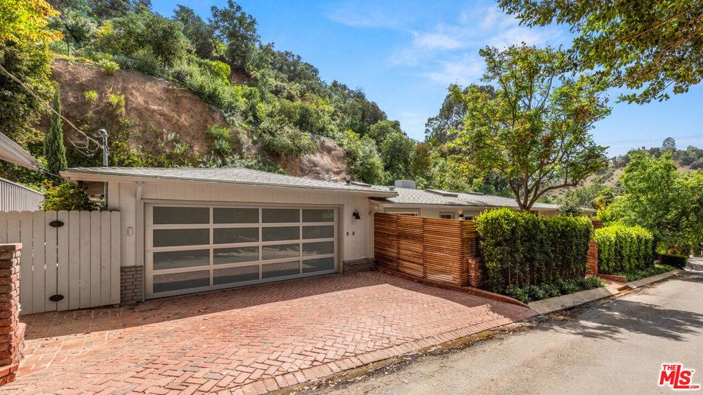 Beverly Hills, CA 90210,9520 GLOAMING DR
