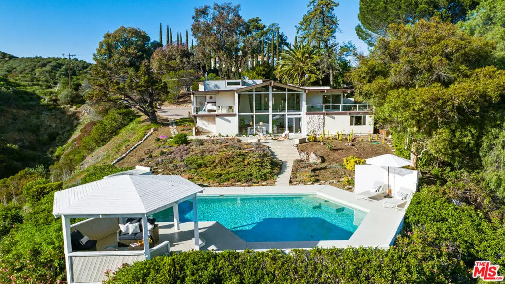 26094 MULHOLLAND HWY, Calabasas, CA 91302
