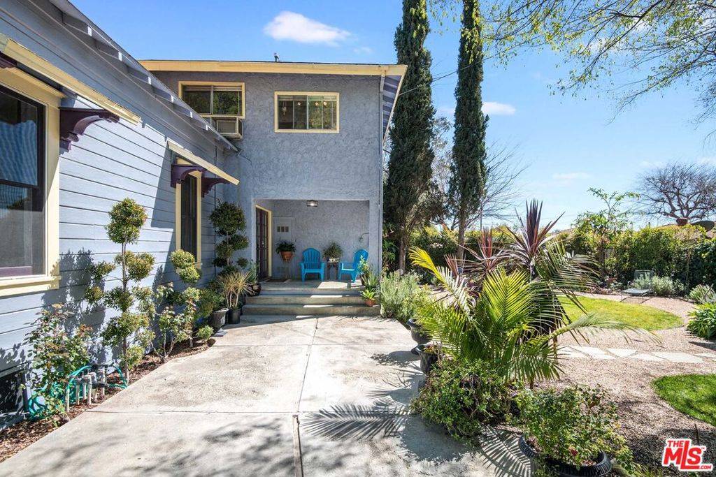Altadena, CA 91001,2266 RAYMOND LN