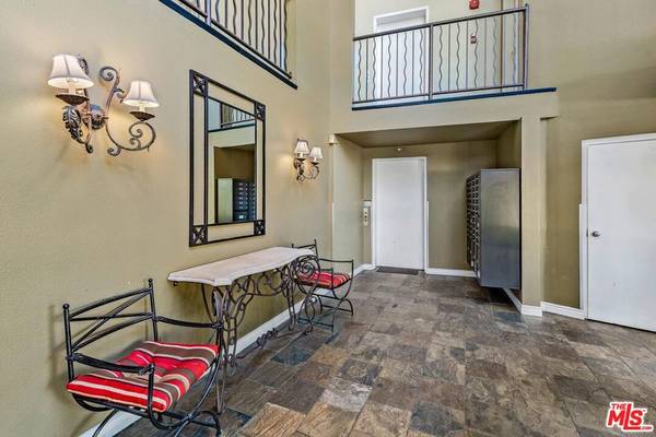 Studio City, CA 91604,13030 VALLEYHEART DR #105