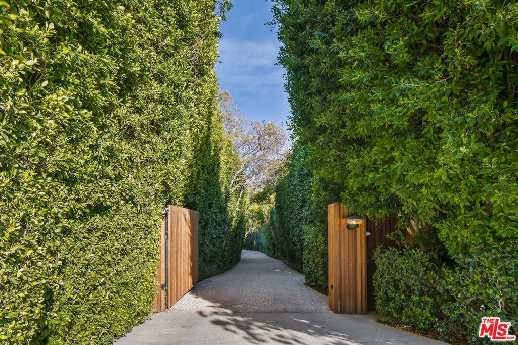 1700 San Remo DR, Pacific Palisades, CA 90272