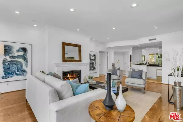 Beverly Hills, CA 90211,121 N ALMONT DR #301