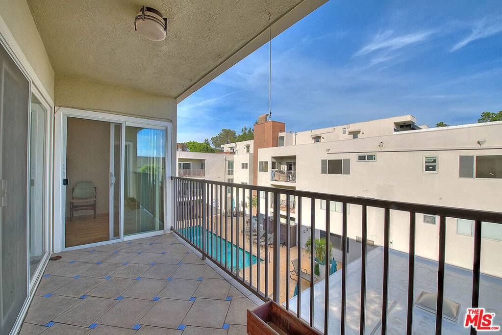 West Hollywood, CA 90069,949 N KINGS RD #315
