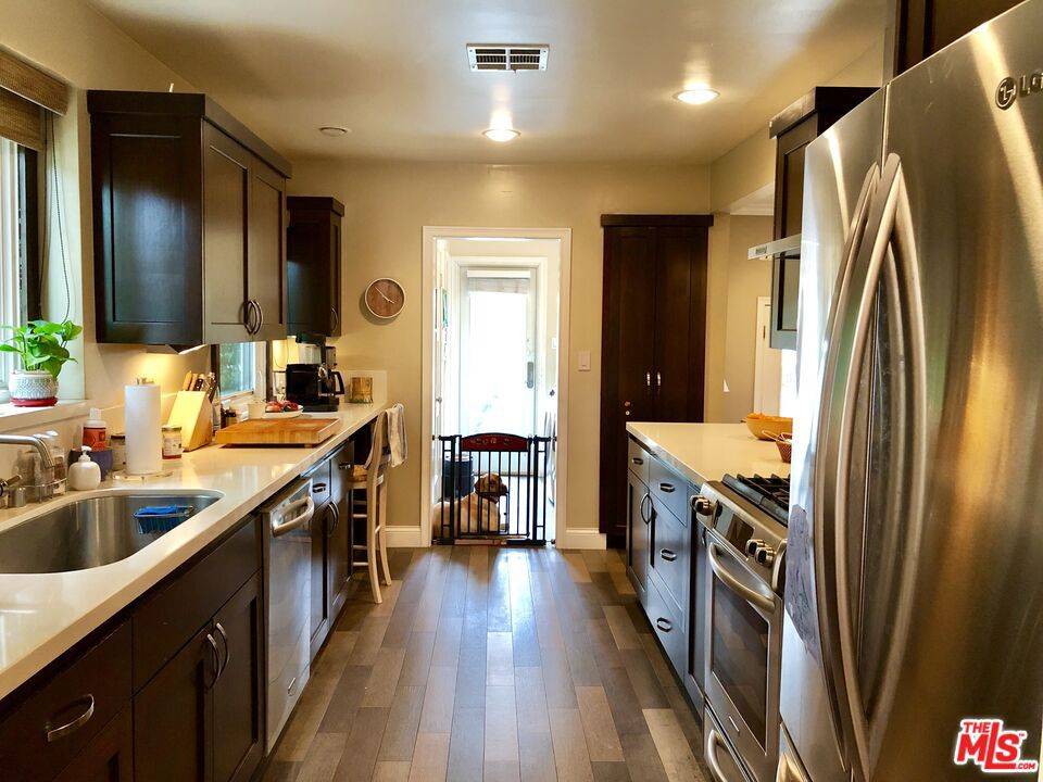 Sherman Oaks, CA 91423,4507 VARNA AVE