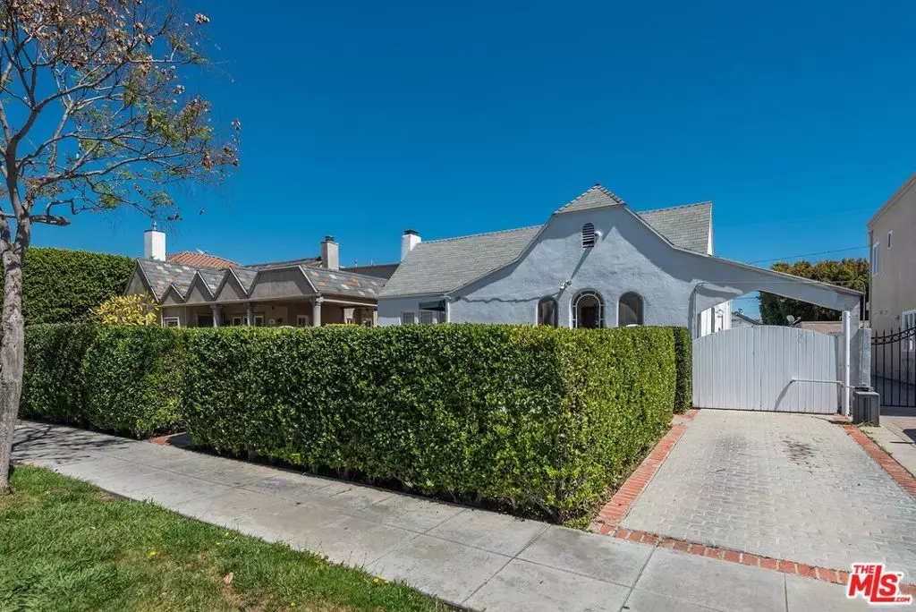 Beverly Hills, CA 90211,320 S SWALL DR