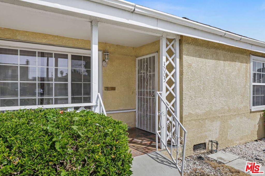 Inglewood, CA 90305,3005 W 84TH ST