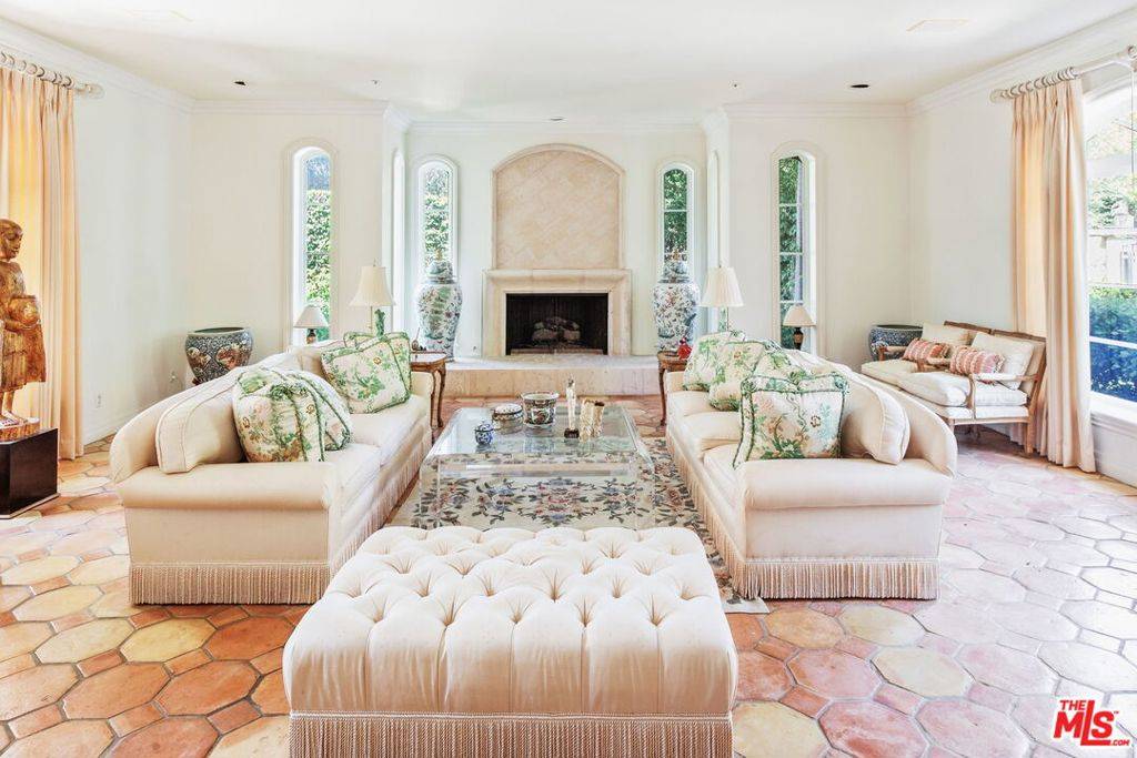 Beverly Hills, CA 90210,527 N MAPLE DR