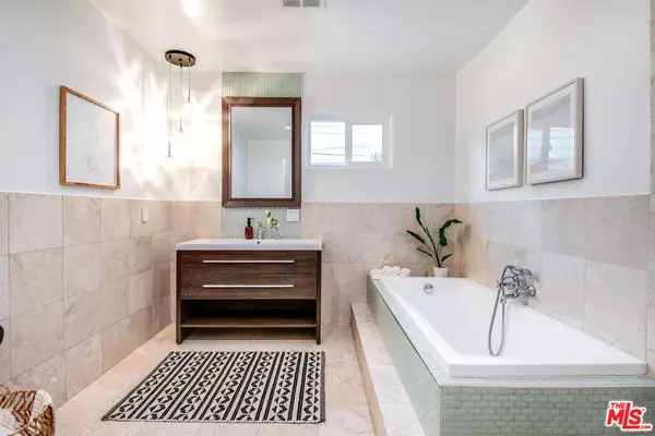 Burbank, CA 91506,536 S MARIPOSA ST
