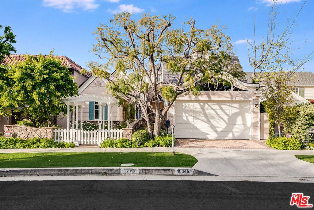 10045 VALLEY SPRING LN, Toluca Lake, CA 91602