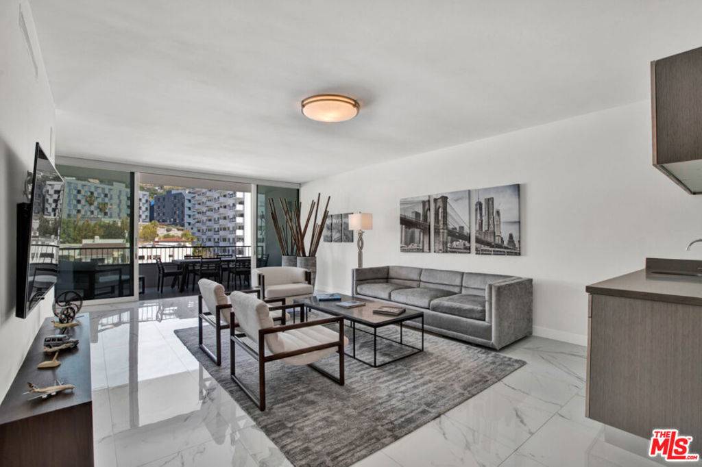West Hollywood, CA 90069,1100 ALTA LOMA RD #1103