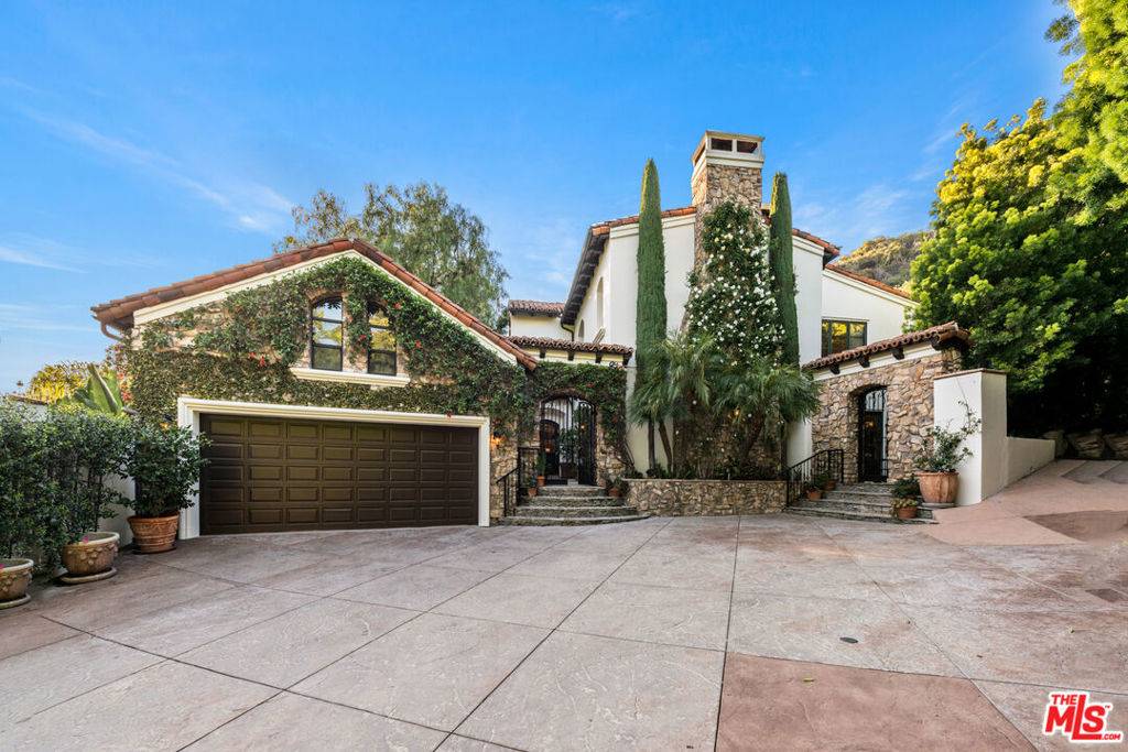 Beverly Hills, CA 90210,9301 CHEROKEE LN